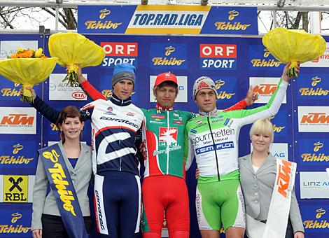 Das Siegerpodest des Eroeffnungsrennens, Sieger Clemens Fankhauser, Team Elkhaus, Schrems, 2. Platz Andreas Dietziker, Team Corratec Vorarlberg, 3. Platz Riccardo Zoidl, RC Arboe Wels Goumetfein.