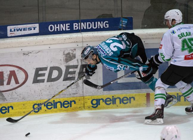 Rick Schofield (EHC Liwest Black Wings Linz) und Maks Selan (HDD Olimpija Ljubljana)  EHC Liwest Black Wings Linz vs HDD Olimpija Ljubljana 