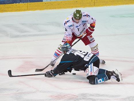 Andrew Jacob Kozek, Linz und Rick Schofield, Bozen, EHC Liwest Black Wings Linz vs HCB Suedtirol, 5. Viertelfinale