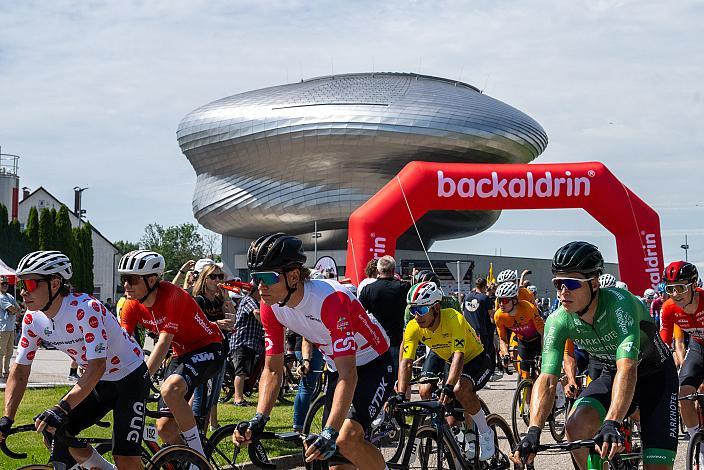 Start in St. Florian/Asten bei der Firma Backaldrin, 15. Int. Raiffeisen Oberöstereich Rundfahrt  4. Etappe St.Florian /Asten - Hinterstoder/Höss 15. Int. Raiffeisen OÖ-Radrundfahrt UCI Kat. 2.2