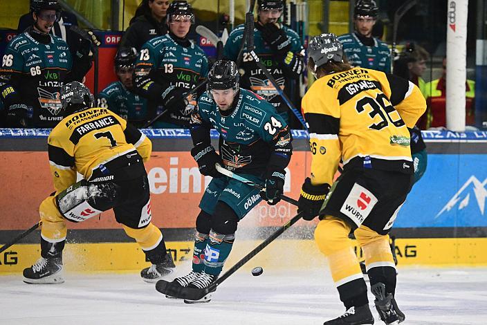 David Robert Farrance (HC Falkensteiner Pustertal), Kyle Topping (Steinbach Black Wings Linz), Austin Osmanski (HC Falkensteiner Pustertal) 9. Runde ICE, Steinbach Black Wings Linz vs HC Falkensteiner Pustertal, Linz AG Eisarena 