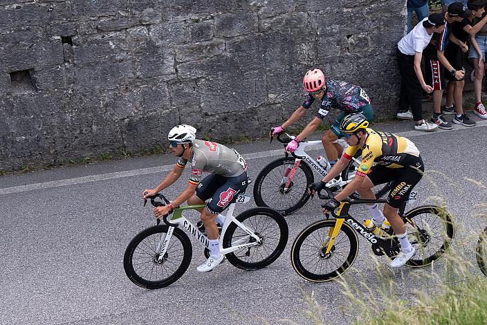 v.l. Dries de Bondt (BEL, Alpecin-Fenix), Eduardo Affini (ITA, Team Jumbo-Visma), Magnus Cort (DEN, EF Education-EasyPost), , Peleton Stage 18, Borgo Val Sugana - Treviso, 105. Giro d Italia, UCI Worl Tour