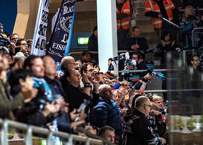 Im Bild: Black Wings Linz Fans  Eishockey,  EHC Liwest Black Wings Linz vs EC Panaceo VSV