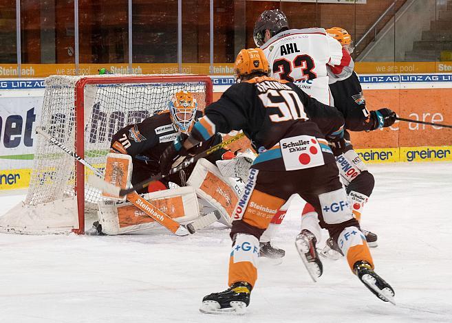 Tormann David Kickert (Steinbach Black Wings 1992), Niklas Tikkinen (Steinbach Black Wings 1992), Filip Ahl (iClinic Bratislava Capitals) Bratislava Capitals vs Steinbach Black Wings 1992, Auswärtsspiel statt in Bratislava in Linz, Eishockey, Bet at Home ICE Hockey League