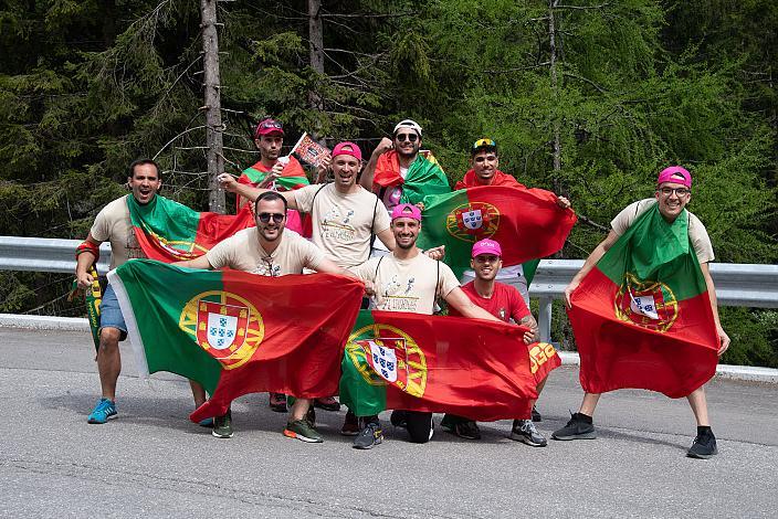 Fans von Joao Almeida (POR, UAE Team Emirates) im Val di Zoldo 106. Giro d Italia, Stage 18, Oderzo - Val di Zoldo (Palafavera), (161km)