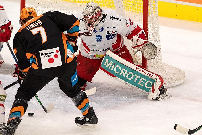 Brian Lebler (Steinbach Black Wings Linz), Tormann Kevin Boyle (HCB Suedtirol Alperia)Steinbach Black Wings Linz vs HCB Südtirol Alperia, bet-at-home ICE Hockey League