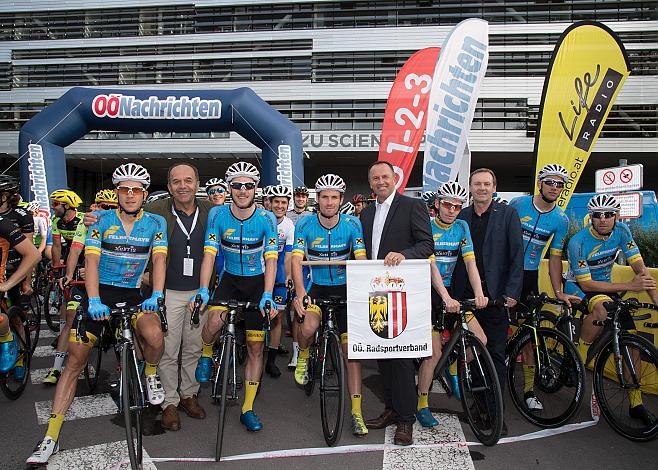 Team Felbermayr Simplon Wels , Paul Resch (PrÃ¤sident LRV OberÃ¶sterreich), GÃ¼nter PrÃ¶ller, Thomas Harruck 1. Etappe Linz - Pelmberg
