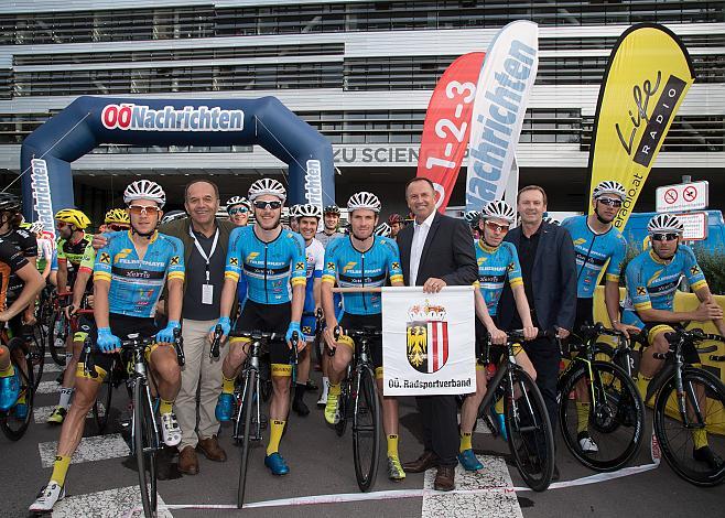 Team Felbermayr Simplon Wels , Paul Resch (PrÃ¤sident LRV OberÃ¶sterreich), GÃ¼nter PrÃ¶ller, Thomas Harruck 1. Etappe Linz - Pelmberg