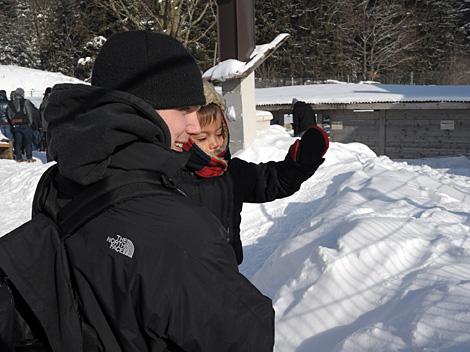 Danny Irmen mit seinem Sohn, EHC Liwest Black Wings Linz zu Gast auf der Mountain Wulf Farm