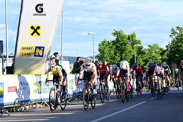 Nikola Bajgerova (CZE, Mat Atom Dewelopment) im Gelben Trikot der Gedsamtführenden im Ziesprint gegen Messane Bräutigam (GER)