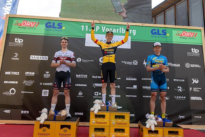 das Siegerpodest v.l. 2. Platz Matevz Govekar (SLO, Tirol KTM Cycling Team), Sieger. Johannes Staune-Mittet (NOR, Team Jumbo-Visma), 3. Platz Rainer Kepplinger (AUT, Hrinkow Advarics)   Herren Elite, U23, Radliga, GP Vorarlberg, Nenzing