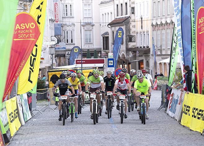  Das Feld des Promi Bewerbs MTB, Mountainbike