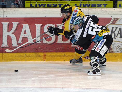 Robert Lukas, Linz und Francois Fortier, Vienna, EHC Liwest Black Wings Linz vs. UPC Vienna Capitals, Viertelfinale