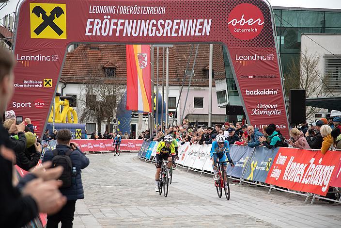 v.l. Antoine Berlin (MCO, Team Vorarlberg), Riccardo Zoidl (AUT, Team Felbermayr Simplon Wels) Herren Elite, U23, Radliga, 62. Radsaison-Eröffnungsrennen Leonding, Oberösterreich 