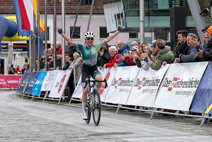 Siegerin Katharina Fox (GER, MAXX-Solar Rose Woman Racing RG) Damen Elite, U23, Radliga, 62. Radsaison-Eröffnungsrennen Leonding, Oberösterreich