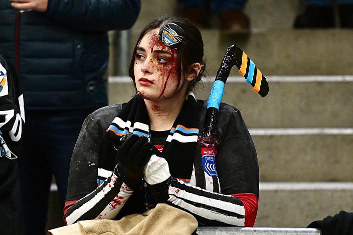 Fan im Halloween Kostüm, 16. Runde ICE, Steinbach Black Wings Linz vs Vienna Capitals, Linz AG Eisarena 