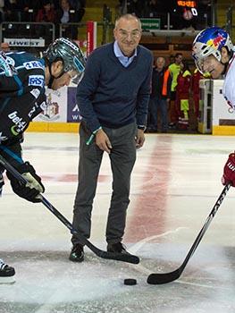 Ehrenbully, EHC Liwest Black Wings Linz vs EC Red Bull Salzburg