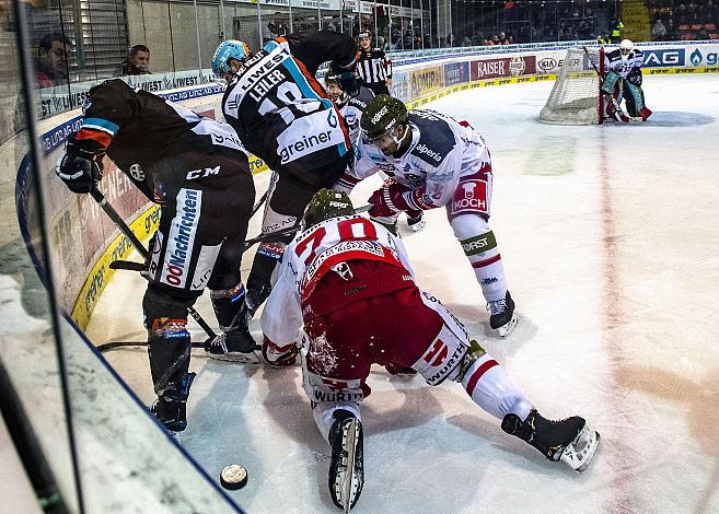Im Bild: Stefan Gaffal (EHC Liwest Black Wings Linz), Valentin Leiler (EHC Liwest Black Wings Linz), Dennis Robertson (HCB Suedtirol Alperia) Eishockey,  EHC Liwest Black Wings Linz vs HCB SÃ¼dtirol Alperia 