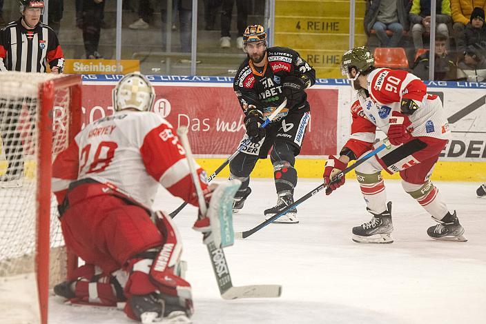 Martin Schumnig (Steinbach Black Wings Linz), Tormann Samuel Harvey (HCB Suedtirol Alperia), Dylan DiPerna (HCB Suedtirol Alperia), Steinbach Black Wings Linz vs HCB Suedtirol Alperia, 39. Runde ICE Hockey League, Steinbach Black Wings Linz, Linz AG Eisarena 