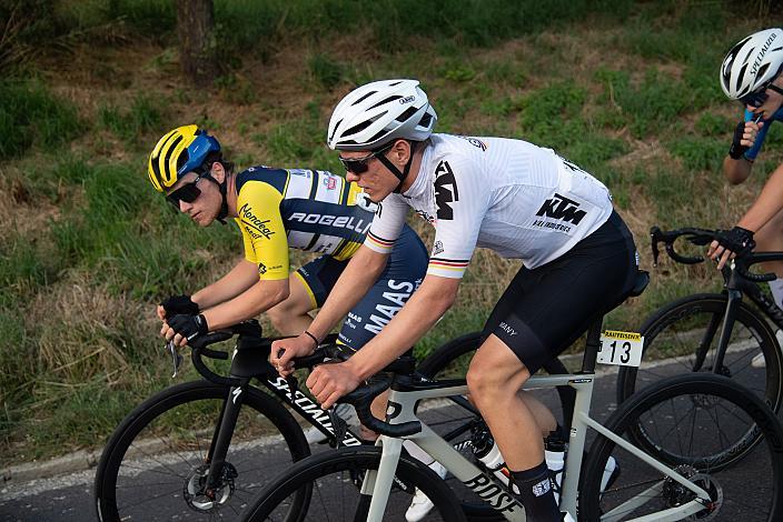 Die Ausreisser mit Nr. 136 Ingmar van den Bosch, Nr. 96 Adam Rafferty (IRL, Team 31 Jolly Cycles U19), Nr. 74 Seth Dunwoody (Irl), Nr. 73 Ian Kings (GER), Nr. 96 Dario Giuliano (FRA), ( 1. B Etappe Traun - Marchtrenk, Int. OÖ Junioren Oberösterreich Rundfahrt 