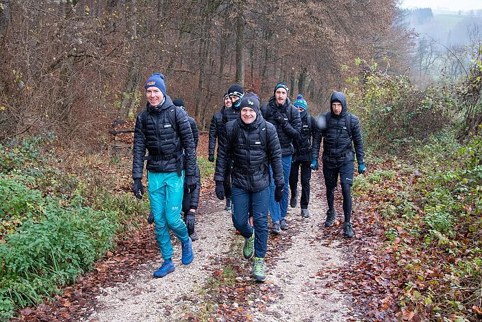 Daniel Eichinger (AUT, Hrinkow Advarics), Dominik Hrinkow (AUT, Hrinkow Advarics Cycleang Team), Teambuilding, Wanderung auf den Steyrer Hausberg den Damberg, Team Hrinkow Advarics Meeting, 2022.12.02, Steyr