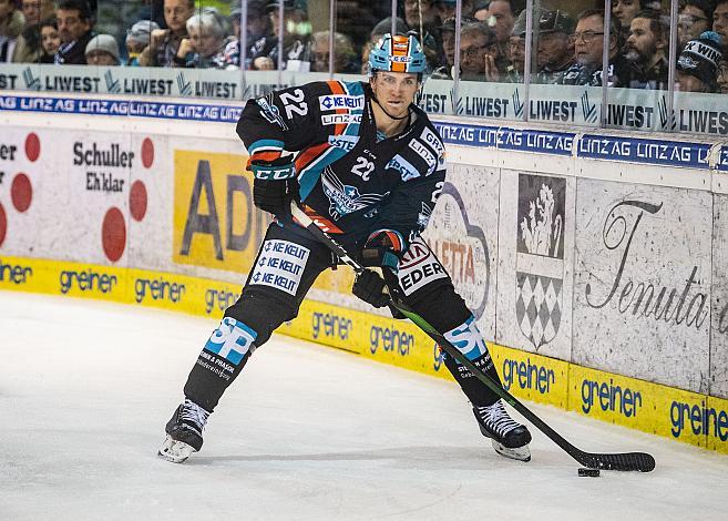 Im Bild: Hunter Fejes (EHC Liwest Black Wings Linz), Eishockey,  EHC Liwest Black Wings Linz vs HC Orli Znojmo