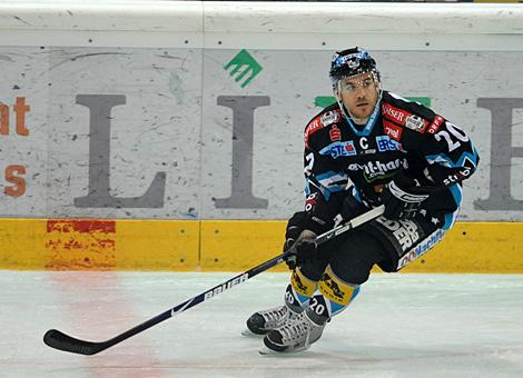 #20 Brad Purdie, Liwest Black Wings Linz als Kapitaen des Teams.