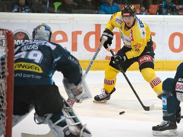 Michael Ouzas, Tormann, Linz vor mark Matheson, Vienna, EHC Liwest Black Wings Linz vs UPC Vienna Capitals