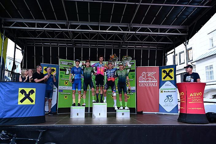 Das Siegerpodest. 5. Platz Lennart Jasch, 2. Platz Raphael Hammerschmid (AUT, Hrinkow Advarics), Sieger Fabian Steininger (AUT, Maloja Pushbikers), 3. Paltz Josef Dirnbauer (AUT, Team Felt - Felbermayr), 3. 4. Platz Riccardo Verza (ITA, Hrinkow Advarics), 25. Int. ASVÖ - HRINKOW City Kriterium Steyr, MTB-Nachwuchs vom Laufrad bis U17, ÖRV, Radsport, Mountainbike, ELITE Rennrad