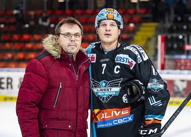 Im Bild: Spieler des Abends Brian Lebler (EHC Liwest Black Wings Linz)  Eishockey,  EHC Liwest Black Wings Linz vs Graz 99ers