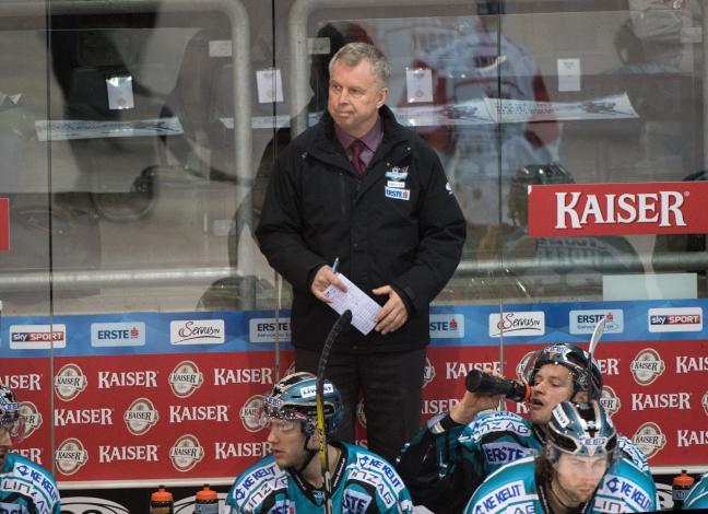 Head-Coach Robert Daum (EHC Liwest Black Wings Linz)  EHC Liwest Black Wings Linz vs HC Orli Znojmo