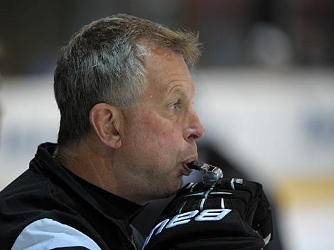 Trainer Rob Daum, leitet das erste Training der Linzer, Liwest Black Wings 2012/2013