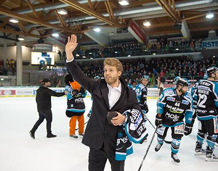 Daniel Mitterdorfer (EHC Liwest Black Wings Linz) wird vom Team verabschiedet. EHC Liwest Black Wings Linz vs HCB Suedtirol