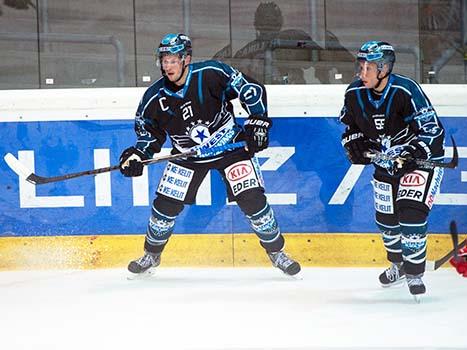 v. rechts, Robert Lukas, Linz und Philipp Lukas, HK Mountfield, EHC Liwest Black Wings Linz vs HK Mountfield