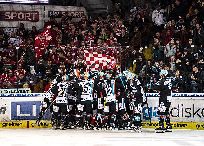 Linz feiert den Overtime Sieg, Eishockey,  2. Viertelfinale EHC Liwest Black Wings Linz vs EC KAC