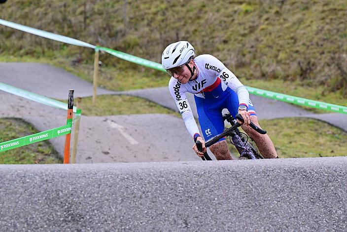 Kristyna Zemanova (CZE, VIF Cycling Team), führt das Rennen an, Damen, 4.Radquerfeldein GP um das Sportzentrum Gunskirchen, Rad Cyclo Cross,