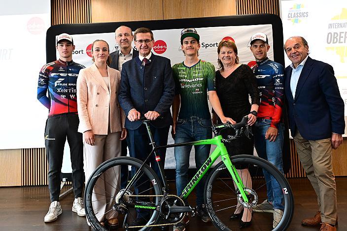 Riccardo Zoidl (AUT, Team Felt - Felbermayr), Jakob Purtscheller (AUT, Team Felt - Felbermayr), Maximilian Kabas (AUT, Hrinkow Advarics), lrv pr,  Wirtschafts- und Sport-Landesrat Markus Achleitner (Oberösterreich), Leiter Konzernkommunikation der Raiffeisenlandesbank OÖ Dr. Bernhard Marckhgott, Vzbgm. Linz  Karin Hörzing,  Pressekonferenz Int. Raiffeisen Oberösterreich Rundfahrt (UCI Kat. 2.2), Olympiazentrum Linz
