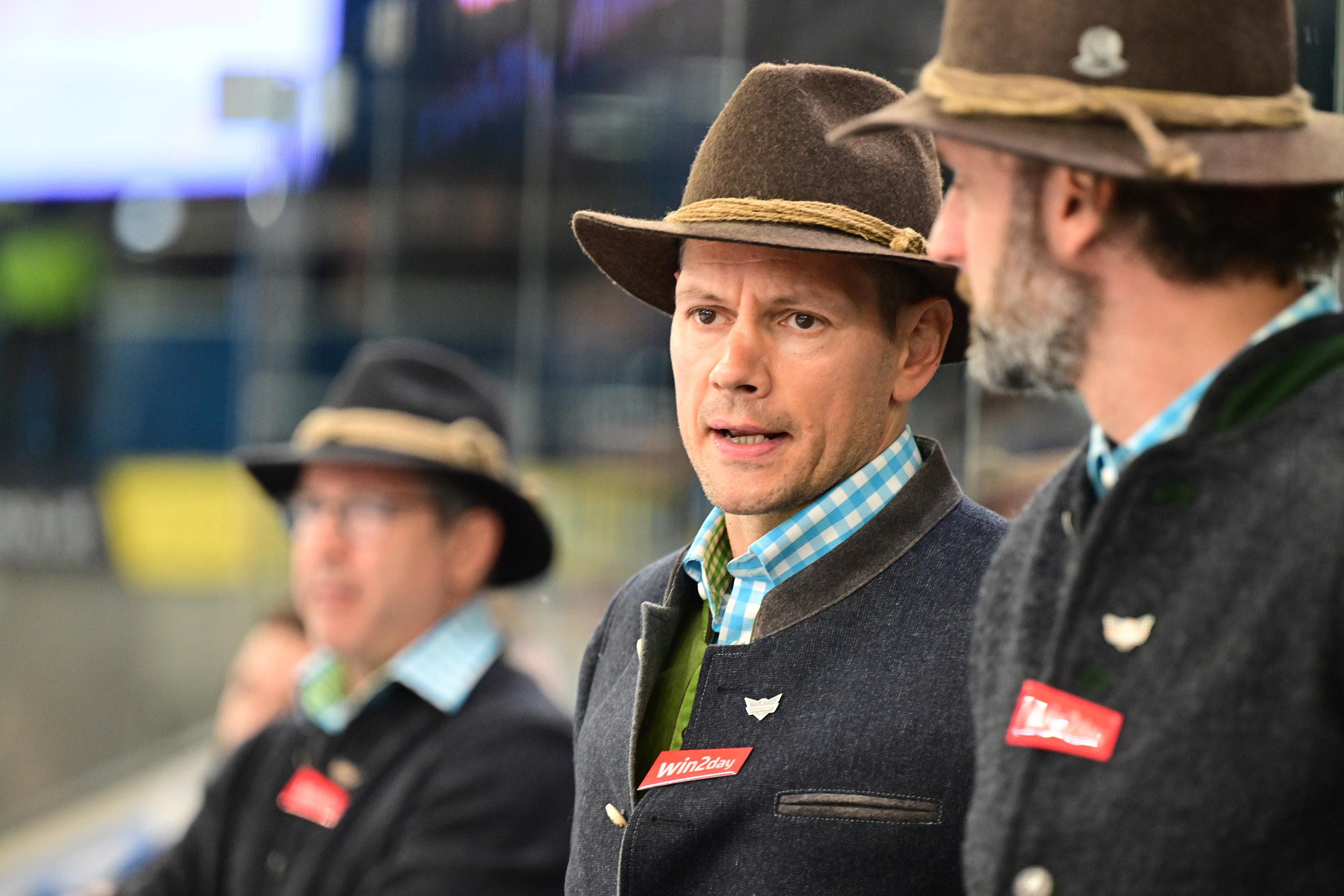 Head Coach Philipp Lukas (Steinbach Black Wings Linz) Oktoberfest, Steinbach Black Wings Linz vs Moser Medical Graz 99ers, Linz AG Eisarena