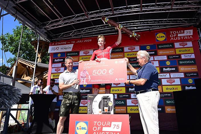 Sieger Sprint Sonderwertung Wolfgang Steinmayr, Sebastian Putz (AUT, Red Bull - Bora, Hans Grohe Rookies), Harald J. Mayer (ÖRV, Präsident Österreichischer Radsportverband, Cycling Austria),  3. Etappe von Lienz nach St. Johann Alpendorf, 188km, Tour of Austria