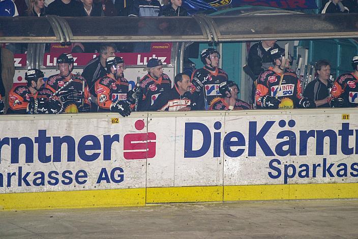 Spielerbank 4. Finale in Villach um den Meistertitel EC VSV - Black Wings Linz