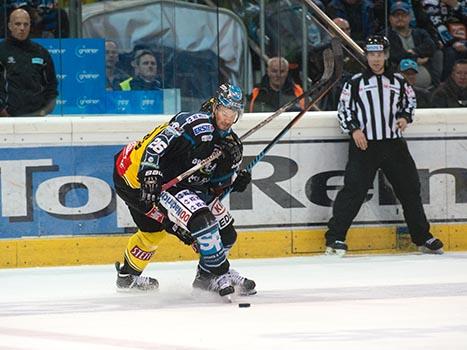 Rob Hisey, Linz Michael Schiechl, Vienna,  EHC Liwest Black Wings Linz vs UPC Vienna Capitals 1. SF