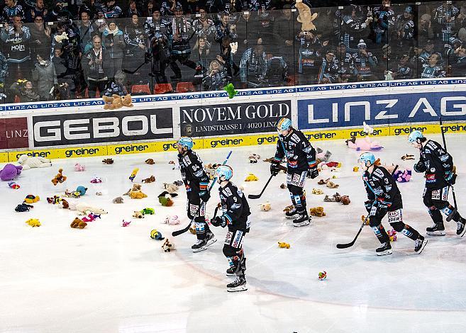 Im Bild:  Das Team des EHC Liwest Blackwings Linz Eishockey,  EHC Liwest Black Wings Linz vs HC TWK Innsbruck