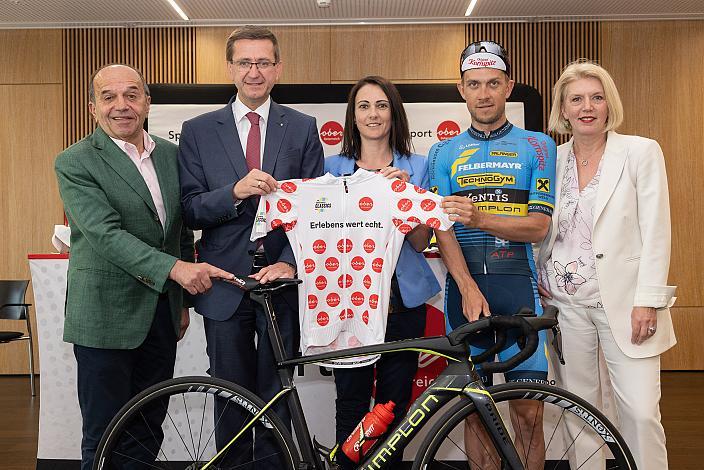 v.l. Paul Resch (Präsident LRV Oberösterreich), Wirtschafts- und Sport-Landesrat Markus Achleitner (Oberösterreich), Corinna Polz (Tourismus Pyhrn-Priel), Riccardo Zoidl (AUT, Team Felbermayr Simplon Wels), Liane Seitz (Triforet Alpin.Resort) Pressekonferenz Int. Raiffeisen Oberösterreich Rundfahrt (UCI Kat. 2.2), Olympiazentrum Linz