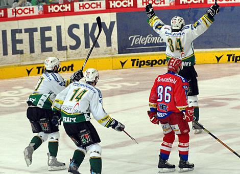 #34 Vaclav Skuhravy, HC Energie Karlovy Vary, feiert das 1 zu 0 fuer den HC Energie Karlovy Vary.