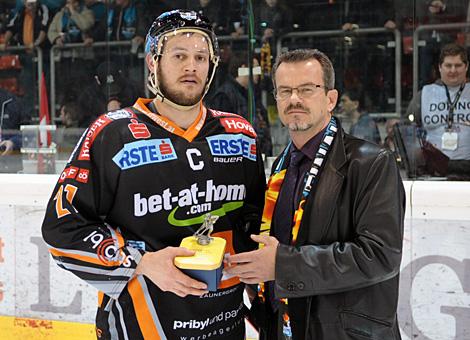 Spieler des Abends Philipp Lukas Liwest Black Wings Linz vs EC Red Bull Salzburg