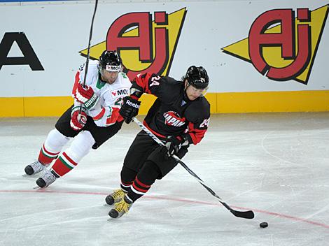 #24 Ryo Tanaka, Jpn und #23 Arpad Mihaly, Hun 