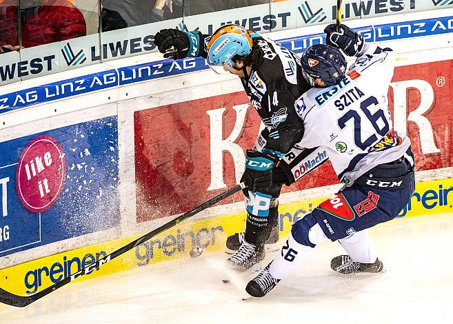 Im Bild: Josh Roach (EHC Liwest Black Wings Linz), Donat Szita (Hydro Fehervar AV 19), Eishockey,  EHC Liwest Black Wings Linz vs Hydro Fehervar AV 19