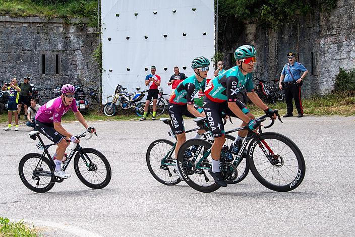 Arnaud Demare (FRA, Groupama - FDJ), Jai Hindley (AUS, Bora - Hansgrohe), Cesare Benedetti (POL, Bora - Hansgrohe). Peleton Stage 18, Borgo Val Sugana - Treviso, 105. Giro d Italia, UCI Worl Tour
