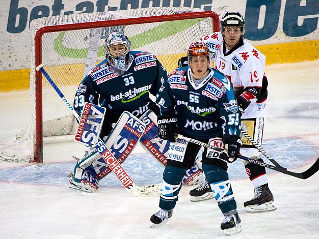 Lorenz Hirn und Robert Lukas, Linz und Tyler Donati, Innsbruck, EHC Liwest Black Wings Linz vs HC TWK Innsbruck