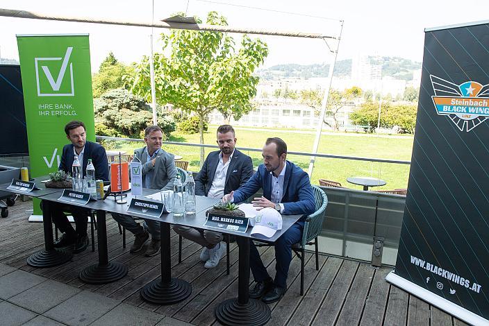 v.l. Walter Scherb (Fa. Spitz), Präsident Peter Nader (Steinbach Black Wings Linz), Vize Präsident Christoph Heindl (Steinbach Black Wings Linz), Mag. Markus Auer (VKB Bank), Pressekonferenz Steinbach Black Wings Linz, Linz AG Eisarena